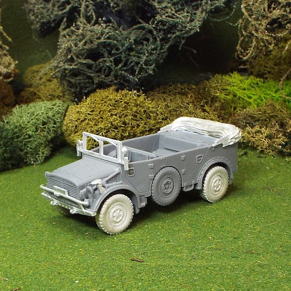 Horch heavy car in 1/48 - Karwansaray Publishers
