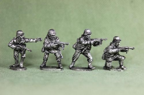 Volksgrenadiers with MP40 - Karwansaray Publishers